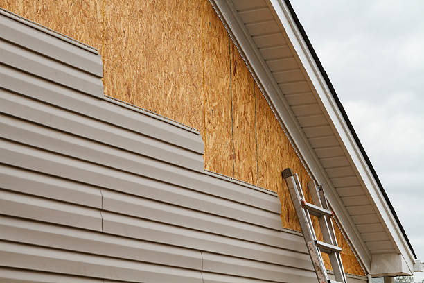 Professional Vinyl Siding technician working in Montgomery, GA
